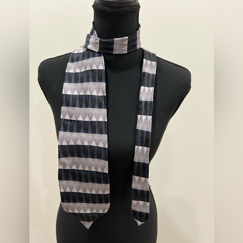 Mosaic Elegant Black and Gray Men's Hand Made Silk Tie